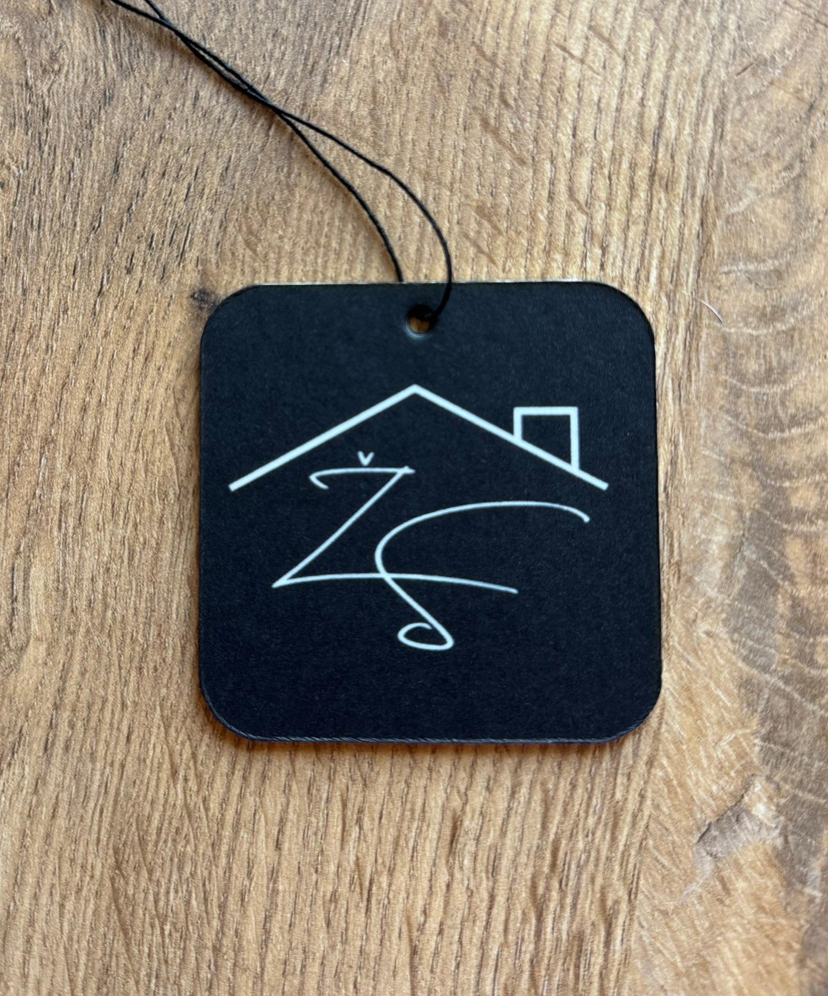 Kvapo gaiviklis automobiliui su "Žilvino stogai" logo